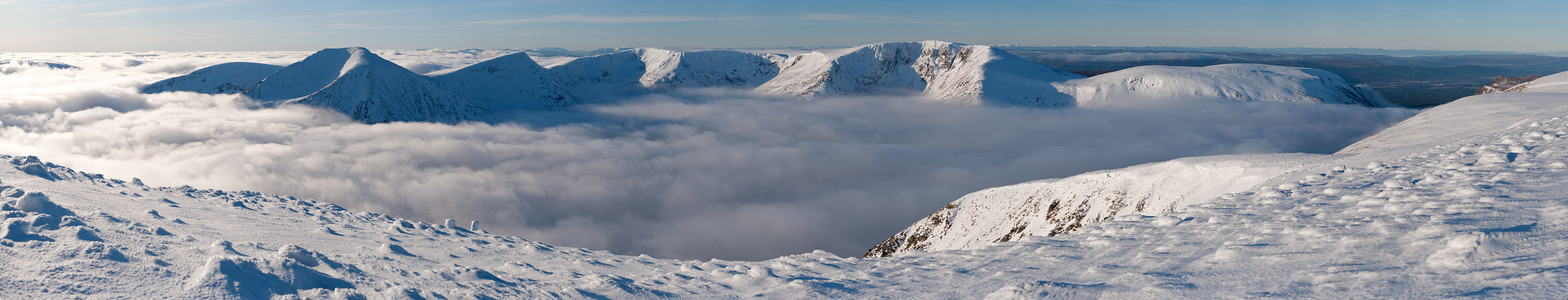Temperature Inversion over the Lairig Ghru from Ben MacDui, 12 Dec 2009